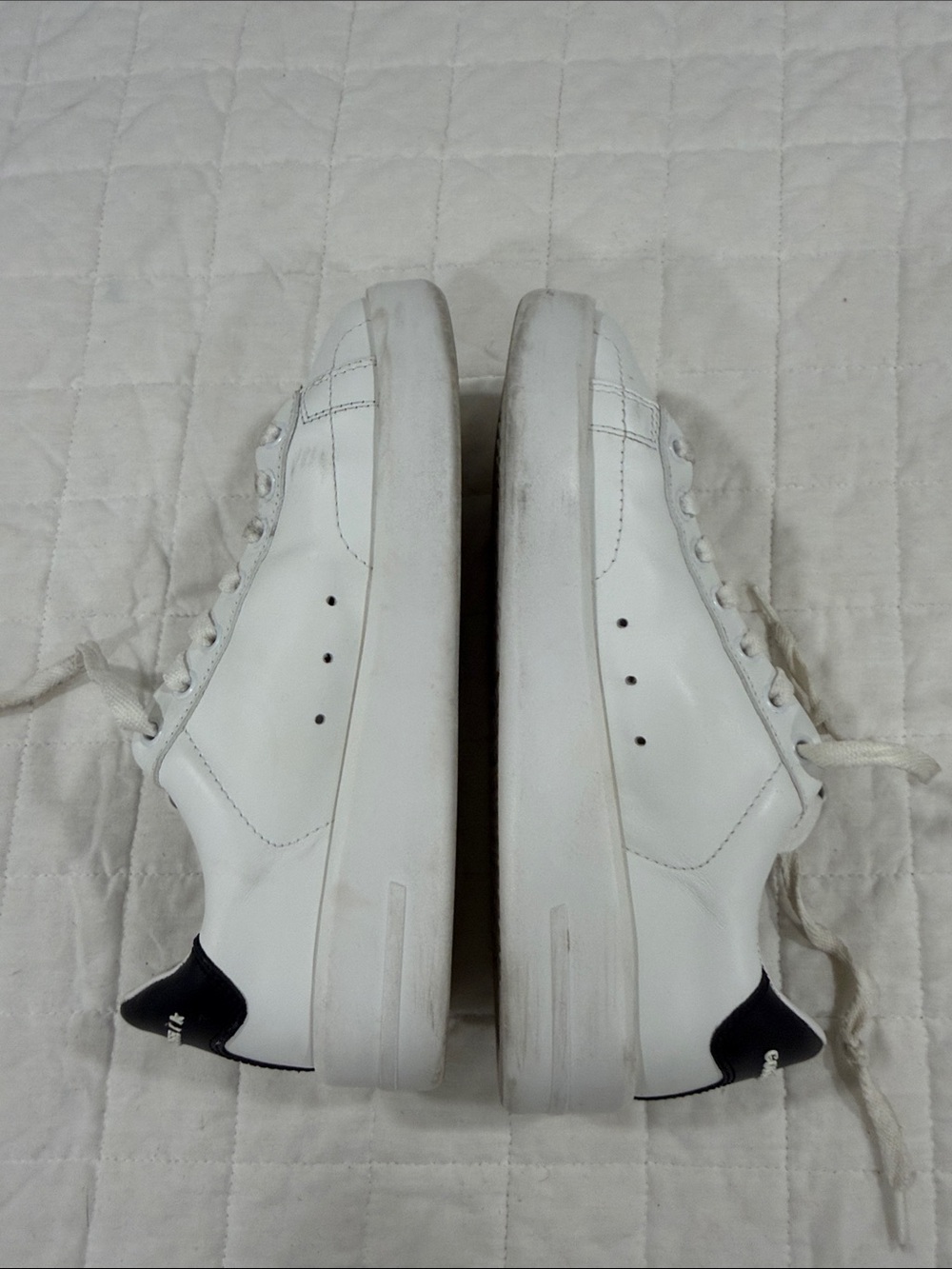GOLDEN GOOSE - PURE STAR White Leather Low-Top Sneakers with Black Heel - Picture 3 of 6